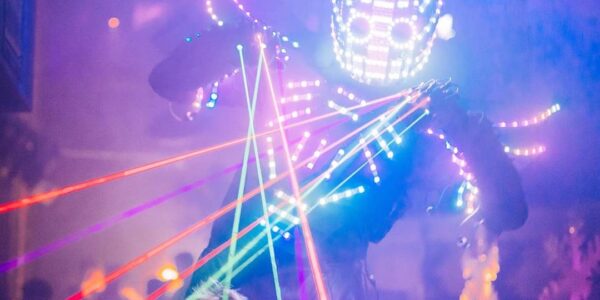 LED-Robot-Stilt-Walker-Guest-Photo-Opportunities