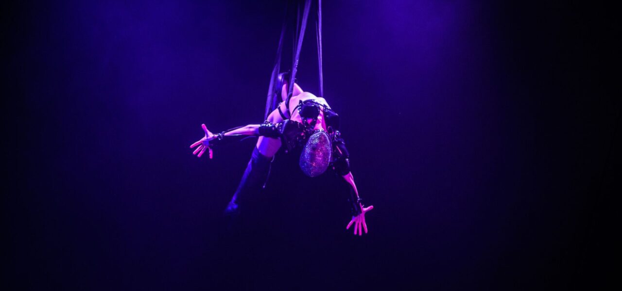 Sylvester-Halloween-Entertainment-Aerial-Act