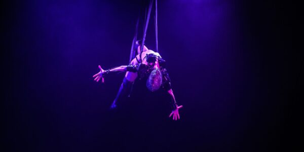 Sylvester-Halloween-Entertainment-Aerial-Act