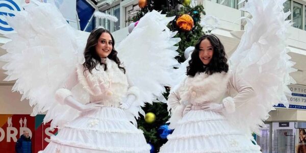 christmas-stilt-walkers-shopping-centre