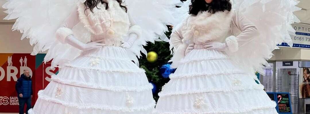 christmas-stilt-walkers-shopping-centre