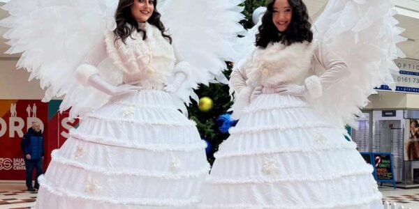 christmas-stilt-walkers-shopping-centre