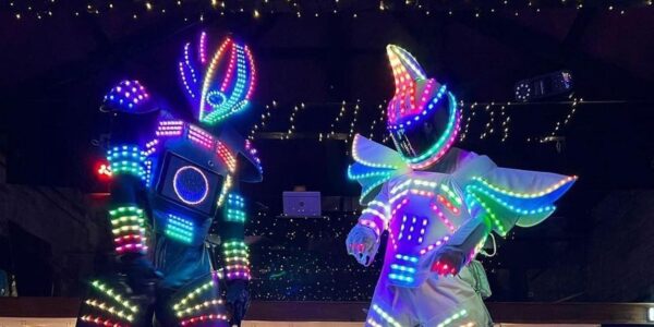 Led-Glowbot-Stilt-Walkers