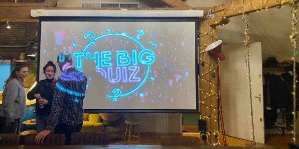 Christmas-Team-Building-Quiz-Big-Screen-Setup