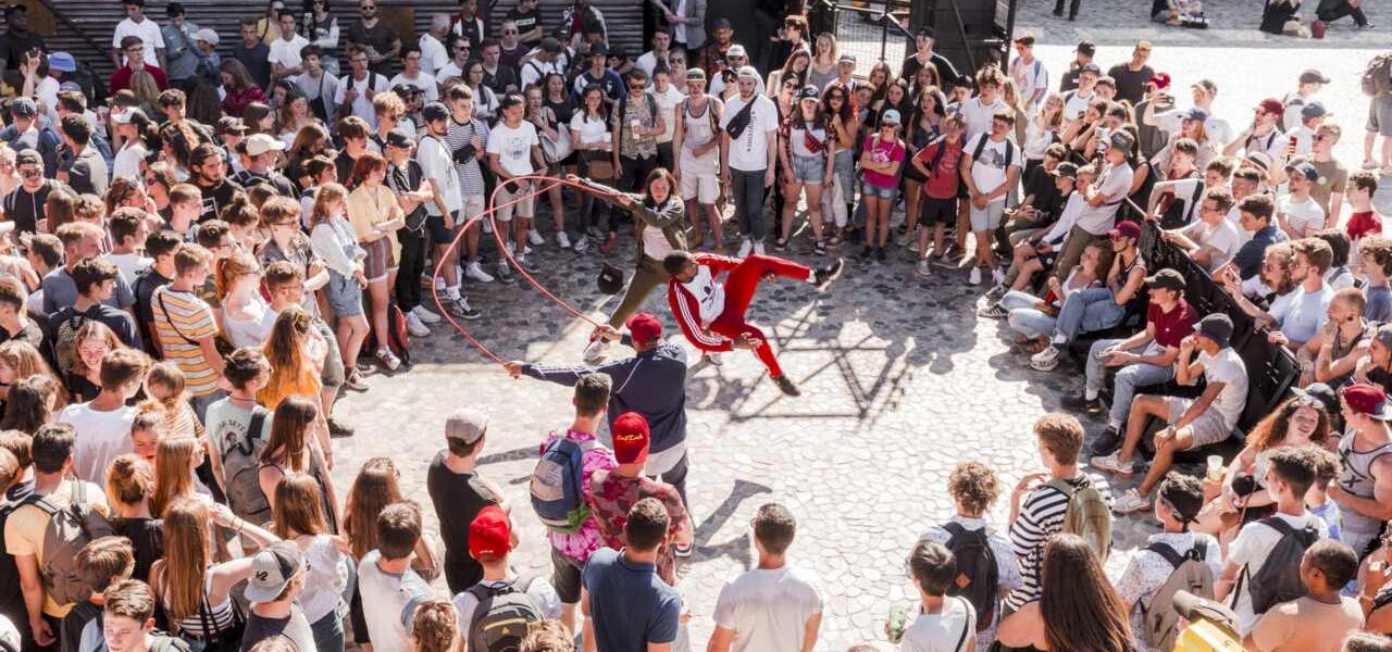 Crowd-Surrounding-Outdoor-Double-Dutch-Show