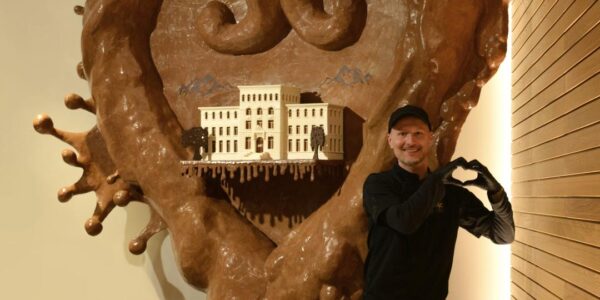 Giant-Chocolate-Heart-Sculpture