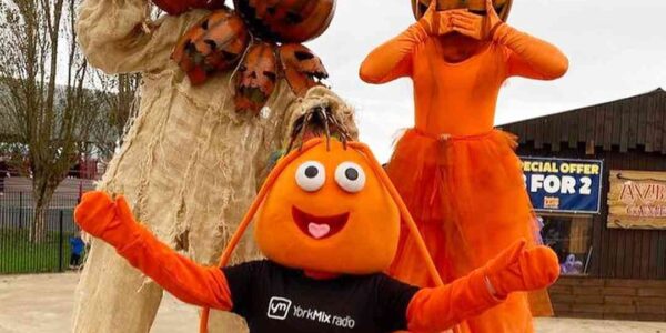 Halloween-Walkabout-Performers-Meet-And-Greet