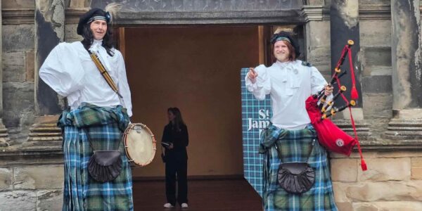 Highland-Bagpiper-and-Drummer