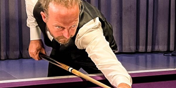 Professional-Pool-Player-Lining-Up-Shot