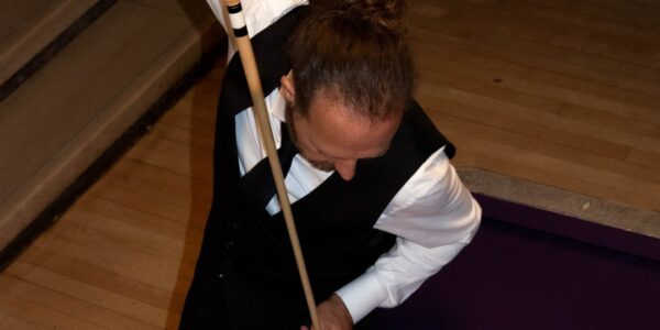 Vertical-Cue-Pool-Trick-Shot